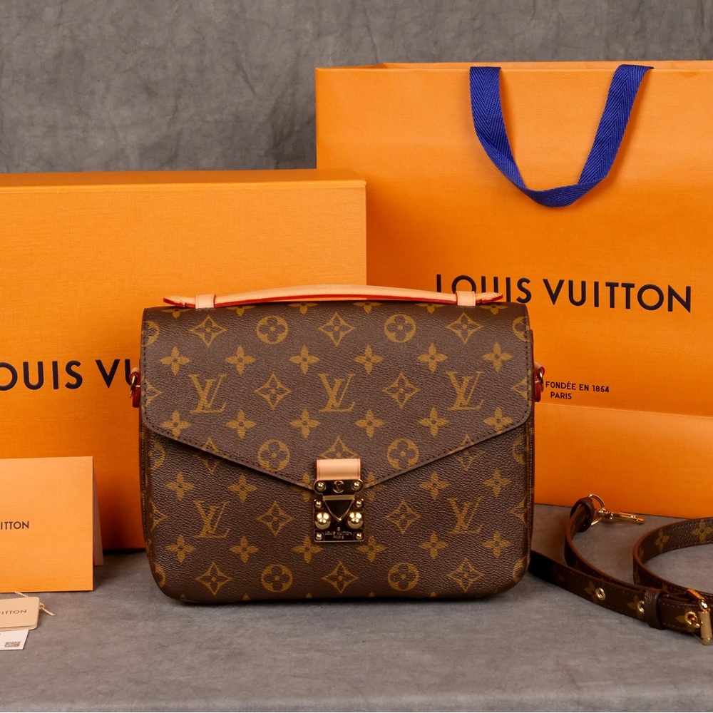 Louis Vuitton Pochett Métis w/box,bag& dust cover. Like new. Less than 2yrs old